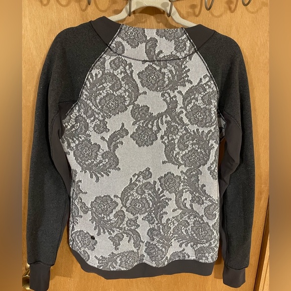 LULULEMON- Fleet Street Pullover - Picture 3 of 7